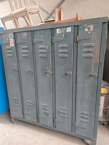 Vintage lockerkast halkast opbergkast kledingkast retro beschikbaar voor biedingen