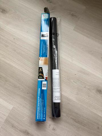 Bordfolie met krijtjes beschikbaar voor biedingen