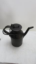 oliekan in zwaar ijzer 19de eeuw, 2,8 kg 25 cm hoog, Ophalen