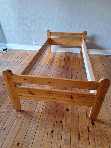 Bedframe van massief grenen beschikbaar voor biedingen