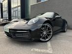 Porsche 992 CARRERA 4 CABRIOLET 3.0 Turbo PDK Black/Red, Auto's, Automaat, 4 zetels, Euro 6, Cabriolet