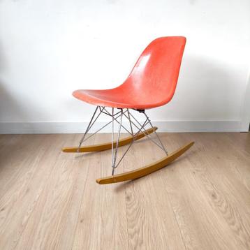 Fauteuil à bascule vintage Eames en fibre de verre - Vitra