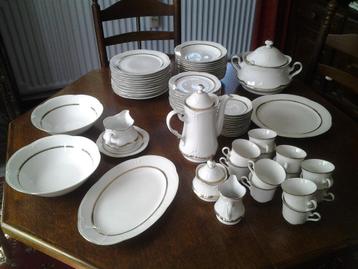 Service de table complet (vaisselle) beschikbaar voor biedingen