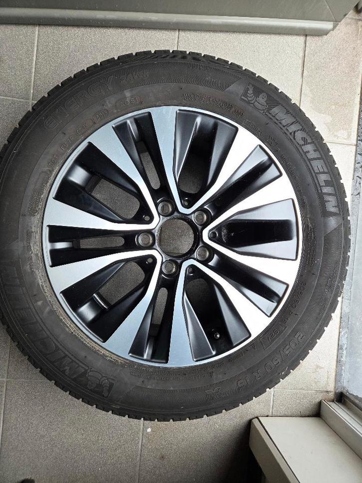 1 Originele Mercedes A B CLA 16 inch velg met band., Autos : Pièces & Accessoires, Pneus & Jantes, Pneus et Jantes, Pneus été