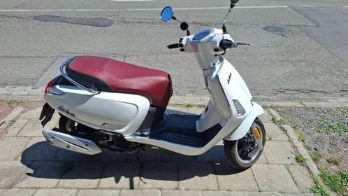 Scooter Kymco like 125cc 2024, Fietsen en Brommers, Scooters | Kymco, Zo goed als nieuw, Like, Benzine, Ophalen