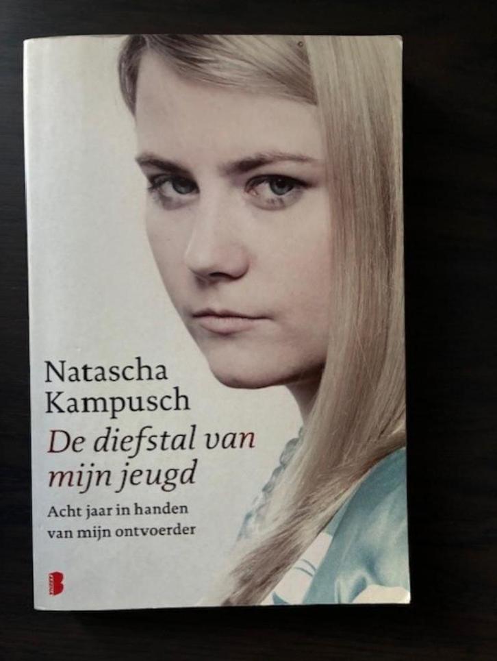 De diefstal van mijn jeugd - Natascha Kampusch, Boeken, Biografieën, Zo goed als nieuw, Overige, Ophalen of Verzenden