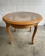 Prachtige tafel met houtsnijwerk, Ophalen