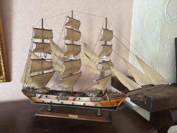Houten modelzeilschip beschikbaar voor biedingen