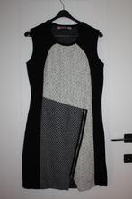 Mooie zwart/grijze patchwork kokerjurk van Desigual, maat 40, Vêtements | Femmes, Robes, Comme neuf, Taille 38/40 (M), Enlèvement ou Envoi