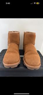 UGG Mini Chestnut + Coffret entretien – T39 – Très bon état, Ophalen, Bruin, Snowboots, Zo goed als nieuw