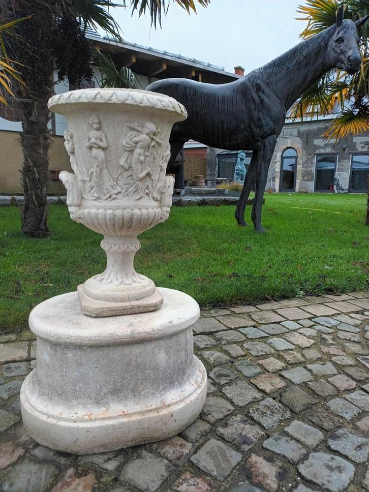 Prachtige tuinvaas op sokkel, Tuin en Terras, Tuinvazen, Ophalen