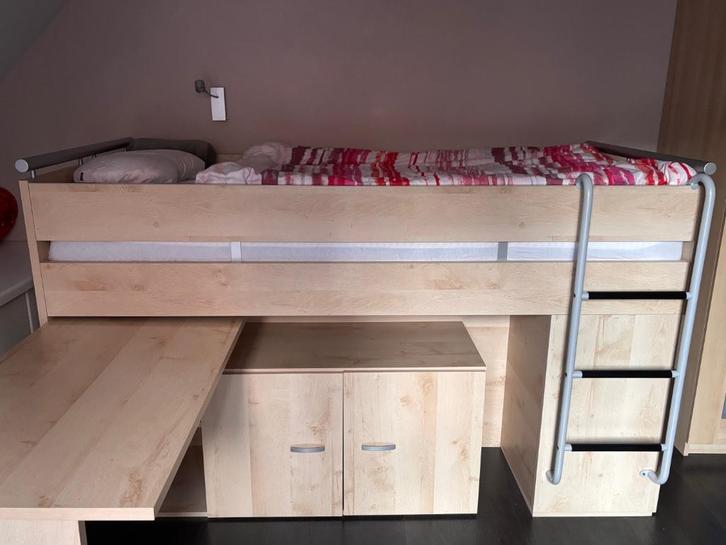 Hoogslaper - met bureau en kasten - €300 (Oostende), Kinderen en Baby's, Kinderkamer | Stapelbedden en Hoogslapers, Zo goed als nieuw