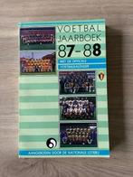 Voetbaljaarboek 1987-1988, Enlèvement ou Envoi, Comme neuf, Livre ou Revue