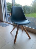 4 Grijze Moderne Scandinavische Stoelen, Ophalen, Kunststof, Scandinavisch, Zo goed als nieuw