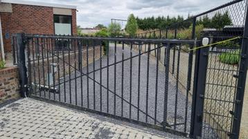Gegalvaniseerde poort en hekwerk beschikbaar voor biedingen