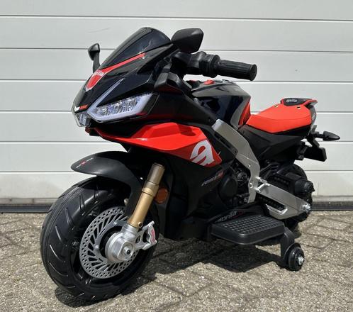 Kinder Motor APRILIA RS V4 MC 12v AUX / afneembare zijwiel, Kinderen en Baby's, Speelgoed | Buiten | Accuvoertuigen, Nieuw, Ophalen of Verzenden