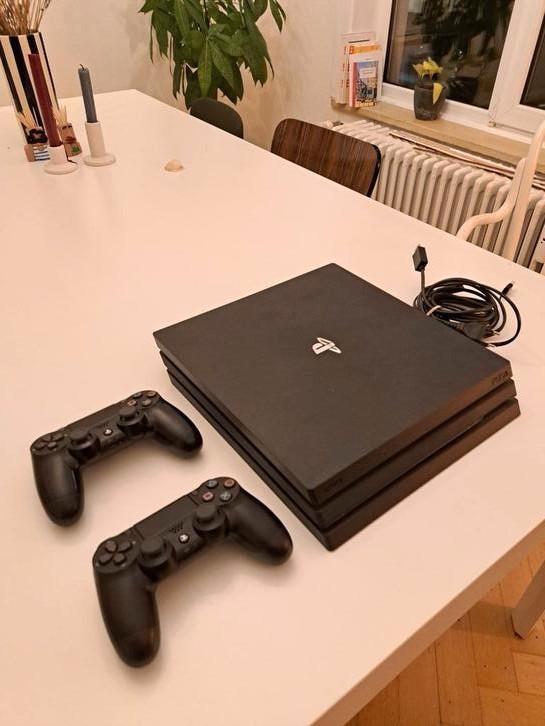 Playstation 4 Pro met 2 controllers, Games en Spelcomputers, Games | Sony PlayStation 4, Zo goed als nieuw, Ophalen of Verzenden