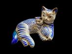 Chat en céramique, pièce signée de 17 cm de long, Antiquités & Art, Enlèvement