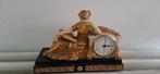 Prachtige antieke klok met een beeld van een lezende vrouw., Ophalen of Verzenden