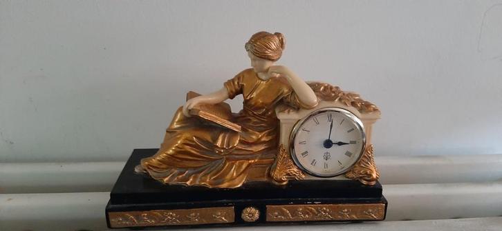 Prachtige antieke klok met een beeld van een lezende vrouw., Antiek en Kunst, Antiek | Klokken, Ophalen of Verzenden