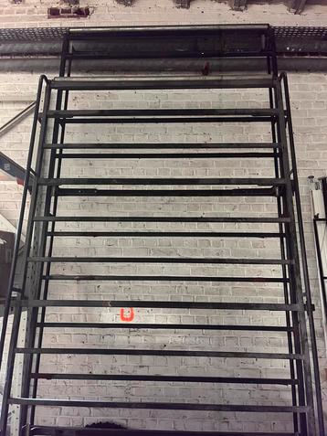 Dakgalerij voor bestelwagen met laadrollen beschikbaar voor biedingen