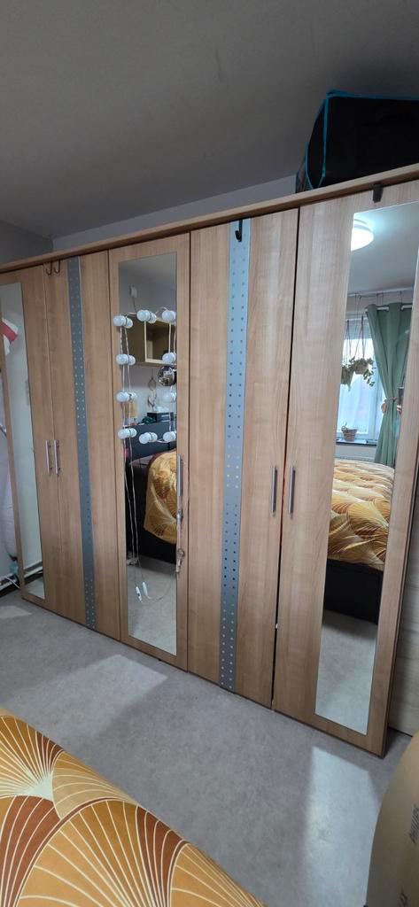 Grande garde robe 5 portes avec miroir 150€, Maison & Meubles, Armoires | Penderies & Garde-robes, Enlèvement