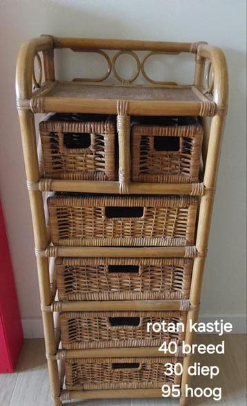 Vintage rotan ladekast beschikbaar voor biedingen