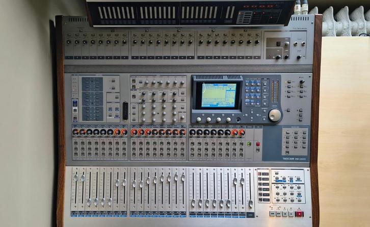 Tascam Dm 4800 - inclusief firewire kaart en meterbrug, Muziek en Instrumenten, Mengpanelen, Zo goed als nieuw, 20 kanalen of meer