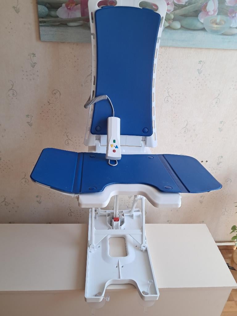 siège réhausseur de bain telecommandé, Diversen, Verpleegmiddelen, Zo goed als nieuw, Ophalen