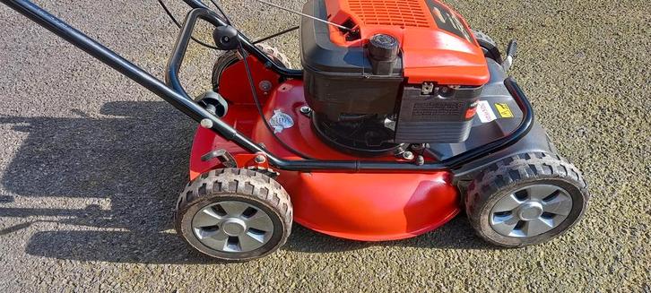 MULCHER ZELFTREKKER BENZINE GRASMACHINE  ( NIEUWPRIJS 549€ ), Tuin en Terras, Grasmaaiers, Ophalen