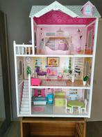 Houten barbiehuis met meubeltjes te koop, Kinderen en Baby's, Speelgoed | Poppenhuizen, Ophalen