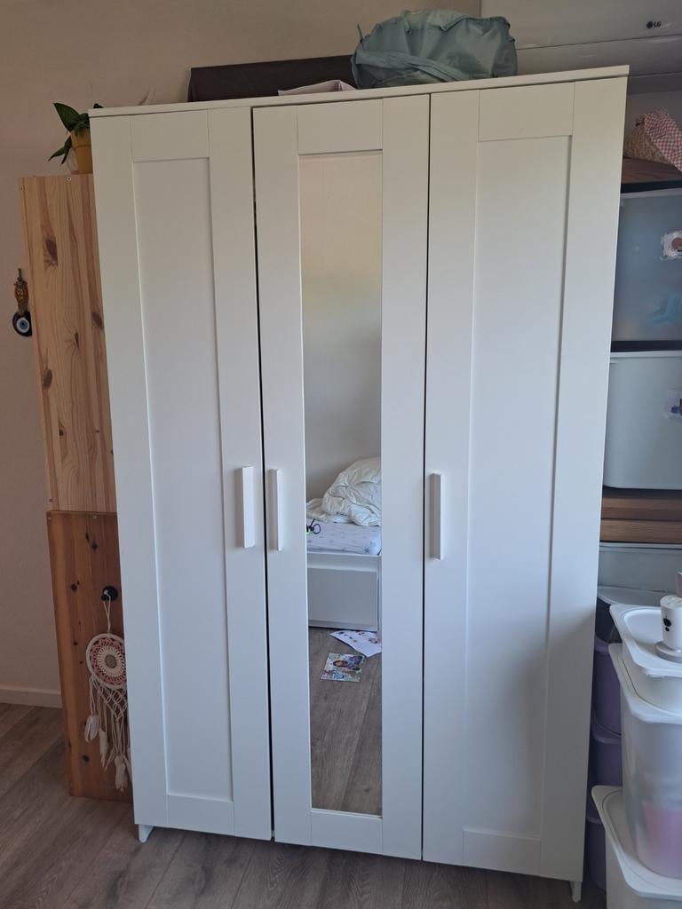 Kledingkast Bimnes, Enlèvement