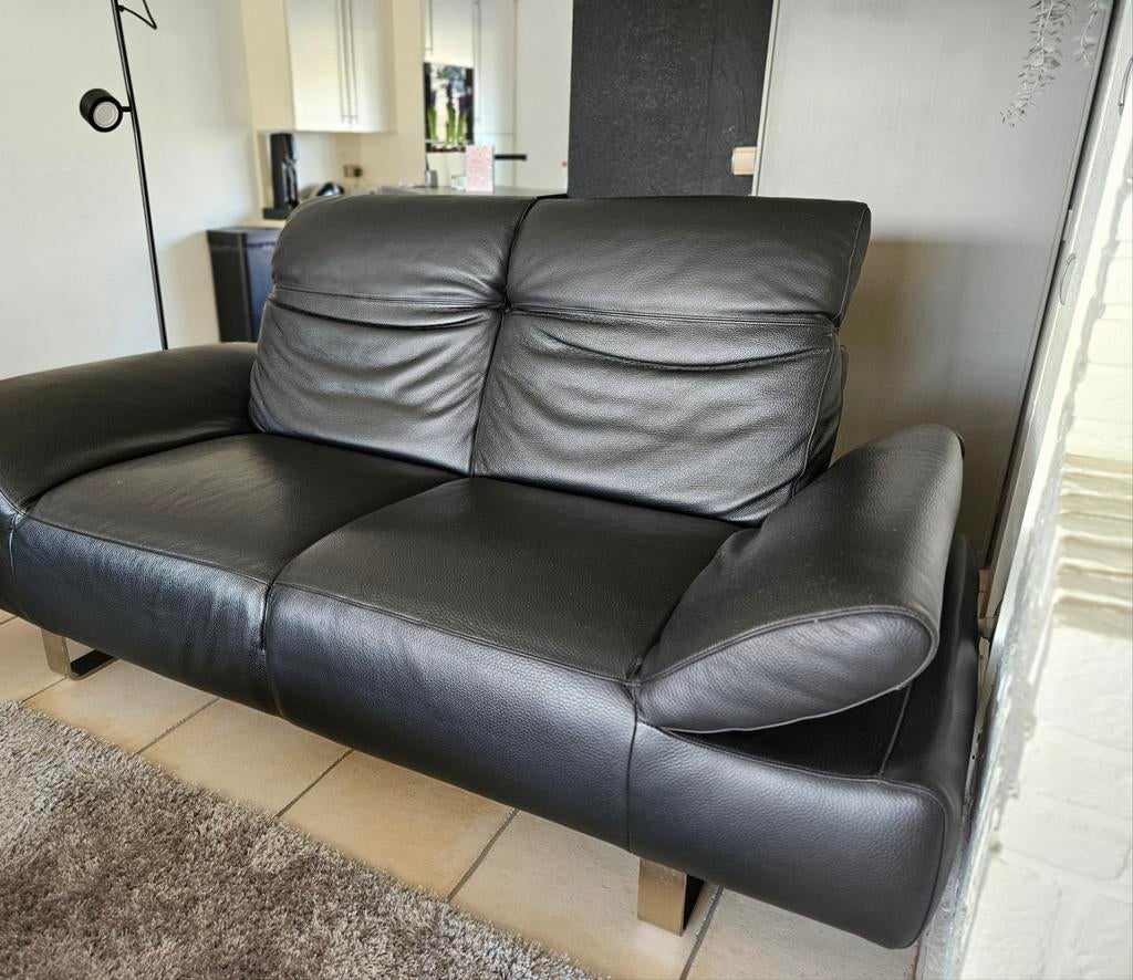 Twee zwarte zetels en één poef van Italsofa (leder), Huis en Inrichting, Zetels | Zetels, Ophalen