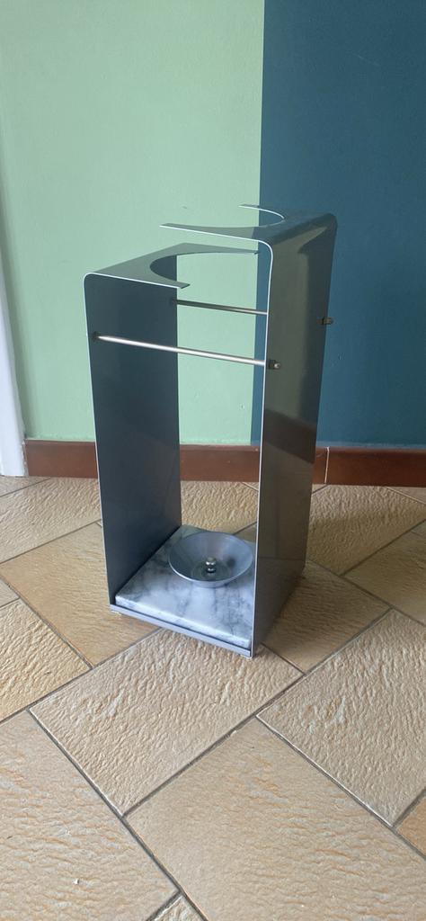 Porte parapluie design, Enlèvement, Utilisé