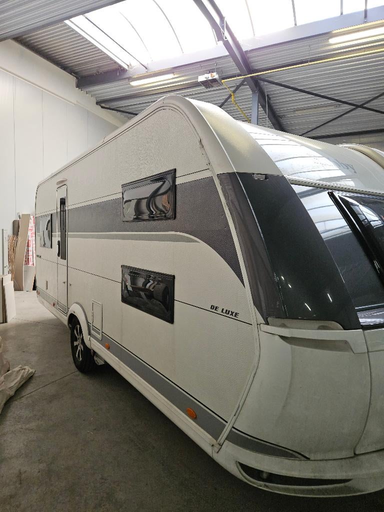 Caravan Hobby 515 UHK De Luxe - Blackline + grote voortent, Rondzit, Hobby, Hefbed, Particulier