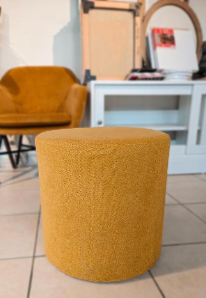 Pouf/chaise jaune ocre - chaise d'appoint compacte, Maison & Meubles, Canapés | Repose-pieds & Poufs, Utilisé, Moins de 50 cm