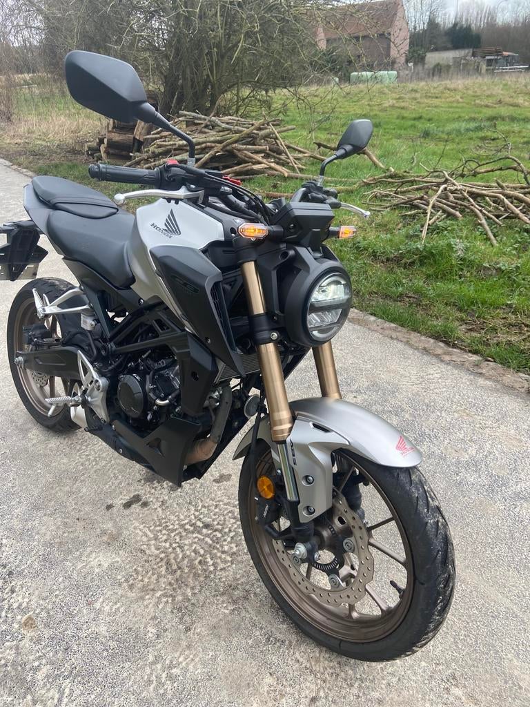 Honda cb125r 11/2023 4600km grijs zwart, Motos, Particulier