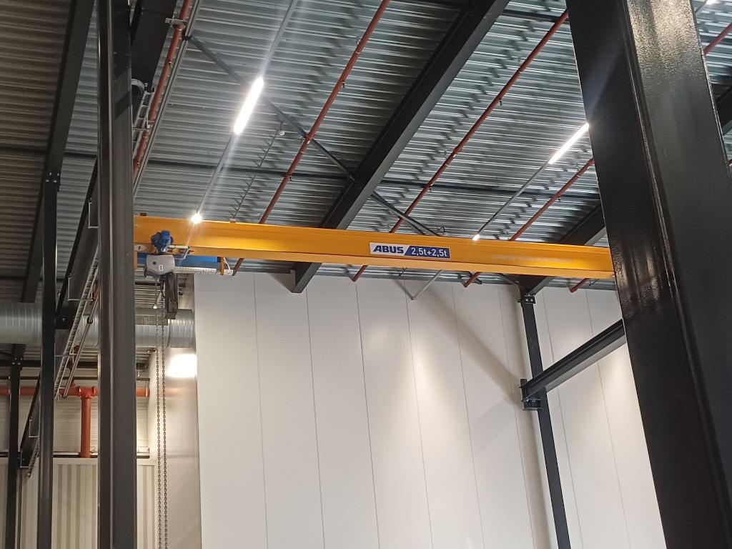 Rolbrug Abus 10.500 mm / 2x2,5 ton / 2024 / als nieuw, Bricolage & Construction, Treuils et Palans, Enlèvement, Comme neuf, Électrique