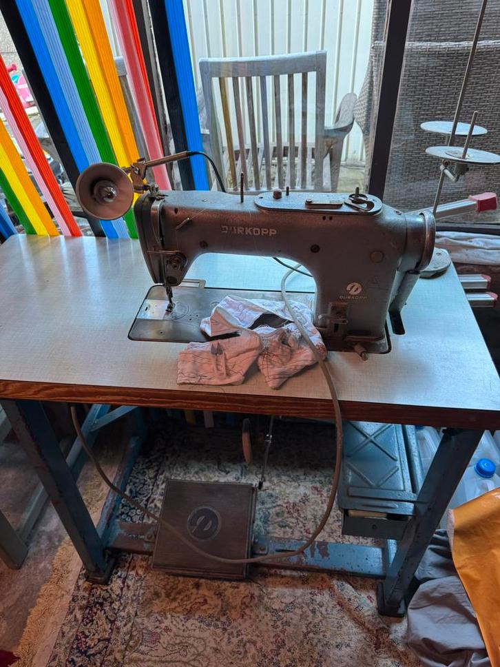 Machine à coudre industrielle DURKOPP., Hobby & Loisirs créatifs, Machines à coudre & Accessoires, Utilisé, Machine à coudre, Autres marques