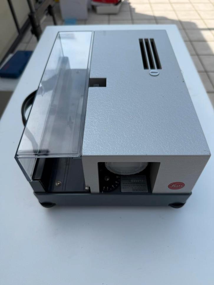 Projecteur de diapositives comme neuf, TV, Hi-fi & Vidéo, Projecteurs dias, Comme neuf, Enlèvement