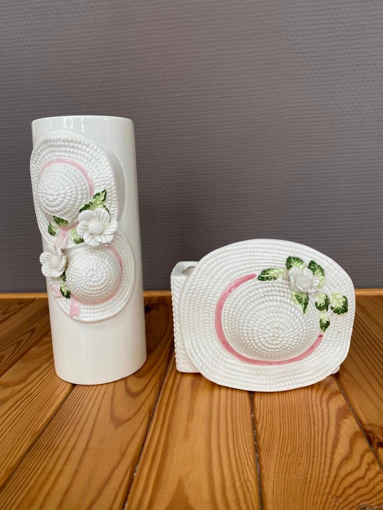 Vase vintage en céramique décorée en relief, Moins de 50 cm, Enlèvement ou Envoi, Poterie ou Porcelaine, Utilisé