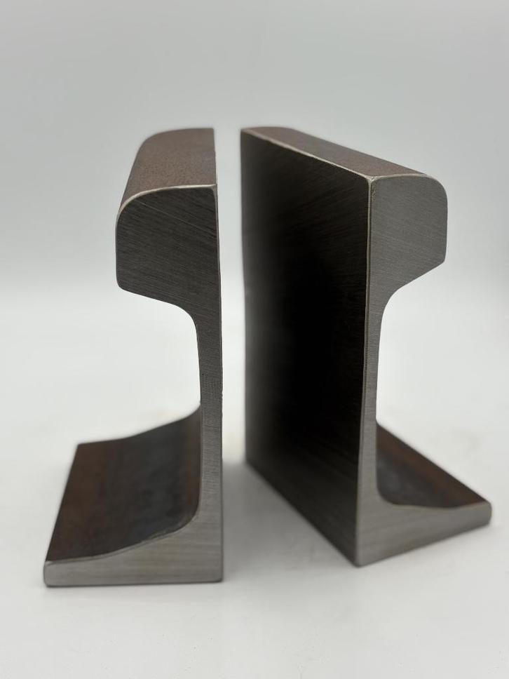 Stoere mancave boekensteunen – echte spoorrail, Huis en Inrichting, Woonaccessoires | Wanddecoraties, Nieuw, Verzenden