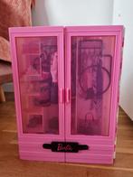 Barbie kleerkast met accesoires, Enlèvement, Comme neuf, Barbie