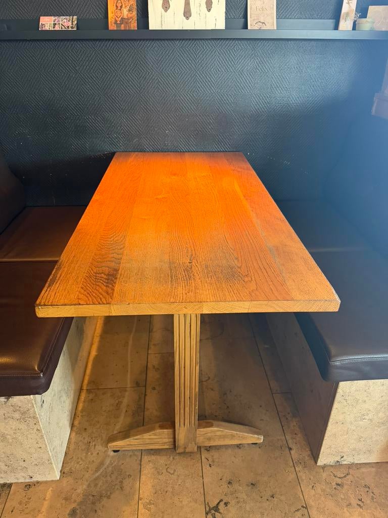 Eiken tafels, barkrukken en armstoelen, Ophalen