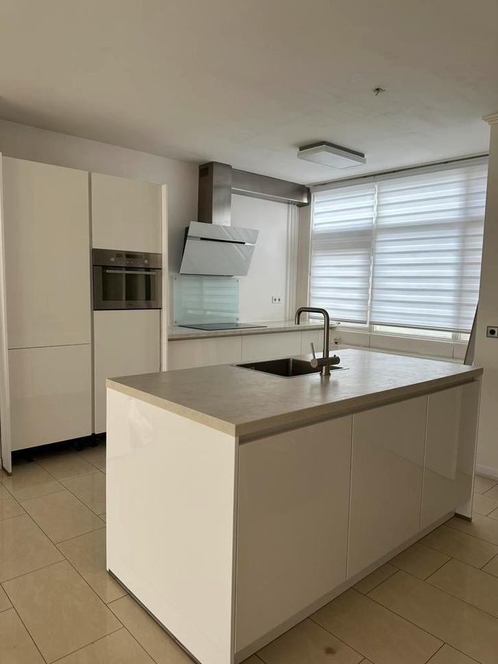 LUXE GLANS KEUKEN + 5 ELECTRO + GEDEMONTEERD, Huis en Inrichting, Keuken | Complete keukens, Zo goed als nieuw, Ophalen