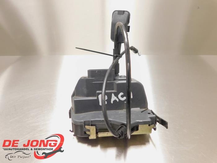 Serrure portière mécanique 4portes arrière droite d'un Re, Autos : Pièces & Accessoires, Renault, -, 3 mois de garantie, Utilisé