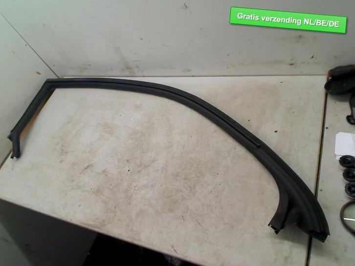 PORTIERRUBBER RECHTS Scirocco (137 / 13AD) (1K8867338), Auto-onderdelen, Overige Auto-onderdelen, Volkswagen, Gebruikt