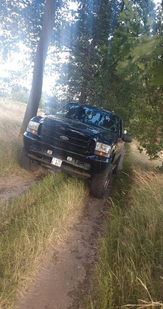 Ford f250 v8 diesel, Autos, Ford, Particulier, Diesel, SUV ou Tout-terrain, 4 portes, Automatique, Noir, Noir, Cuir, Enlèvement