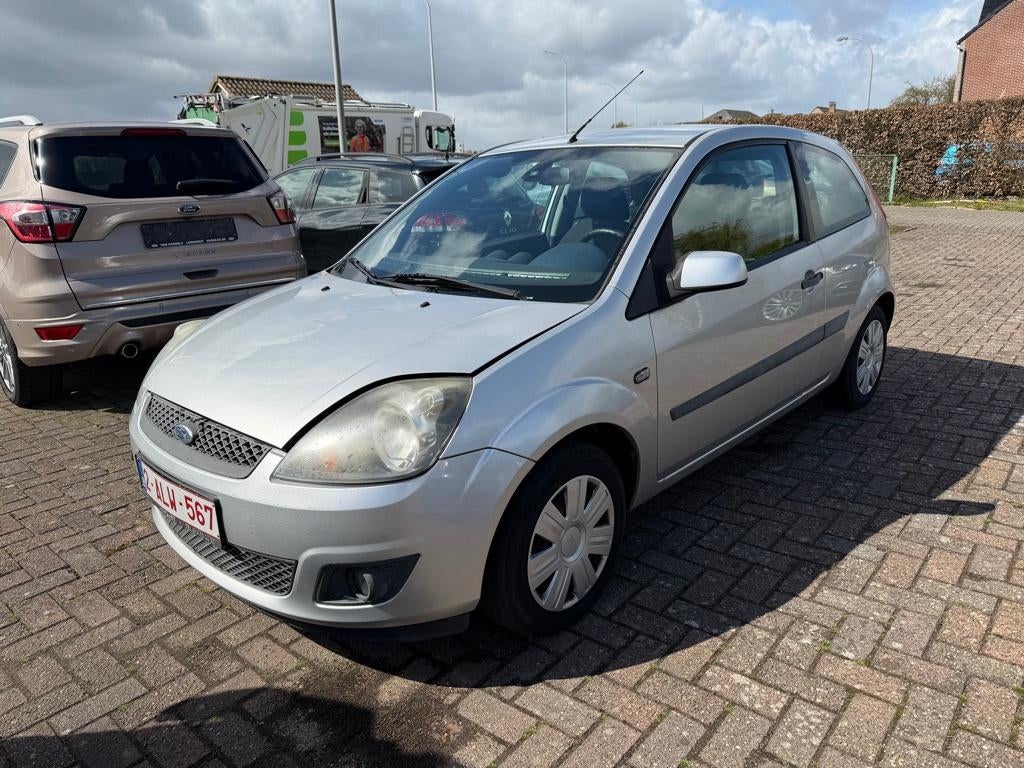 Ford Fiesta 1400cc essence - EXPORTATION UNIQUEMENT, Autos, Ford, Entreprise, Achat, Fiësta, ABS, Airbags, Air conditionné, Verrouillage central