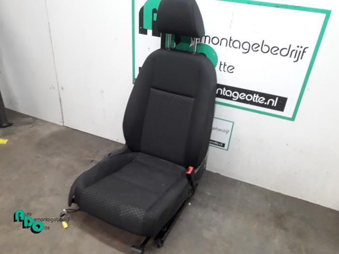 Stoel rechts van een Volkswagen Golf (Golf 09-), Auto-onderdelen, Interieur en Bekleding, Volkswagen, Gebruikt, 3 maanden garantie